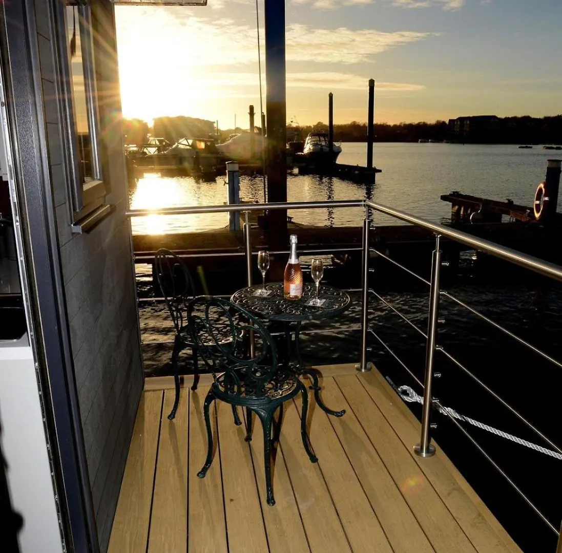 Rivers Stays With Hot Tub Southampton United Kingdom